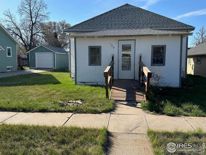 109 E 5th St, Julesburg, CO 80737