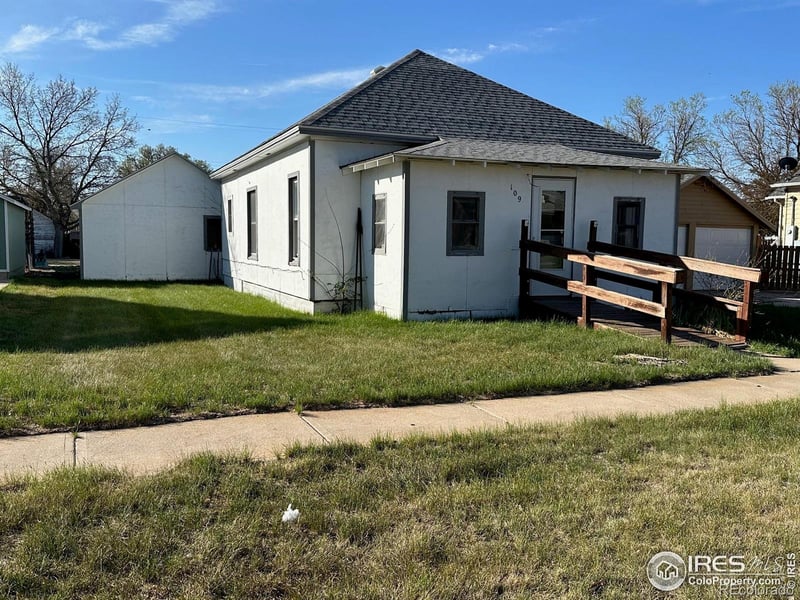 109 E 5th St, Julesburg, CO 80737