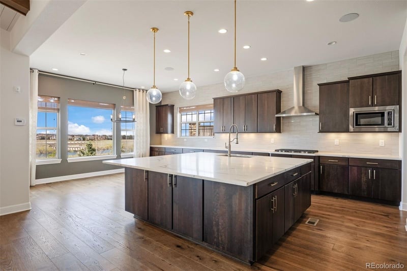 27381 E Lakeview Dr, Aurora, CO 80016