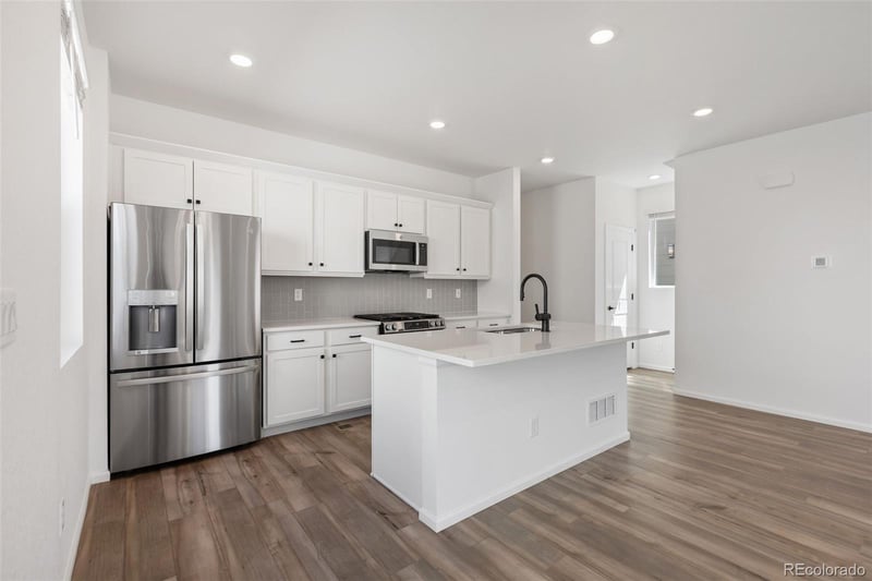 21144 63rd Dr, Aurora, CO 80019