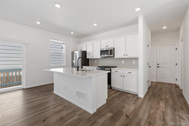 21144 63rd Dr, Aurora, CO 80019