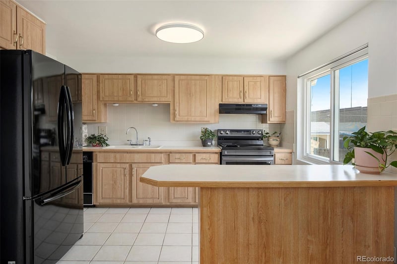 3065 Zion St, Aurora, CO 80011