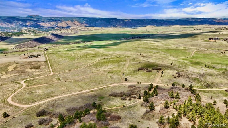 2 Perry Park Rd, Larkspur, CO 80118