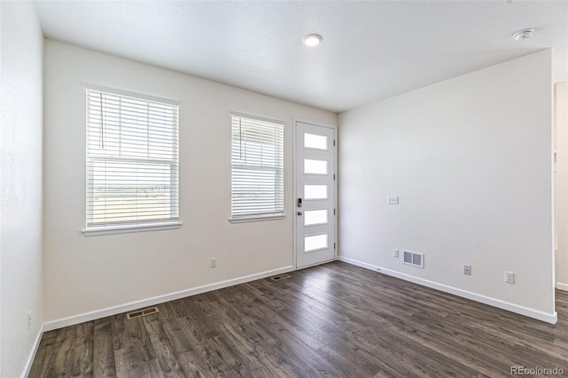 21761 7th Ave, Aurora, CO 80018