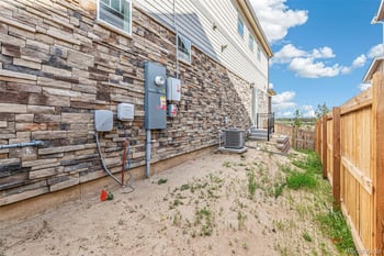 21761 7th Ave, Aurora, CO 80018