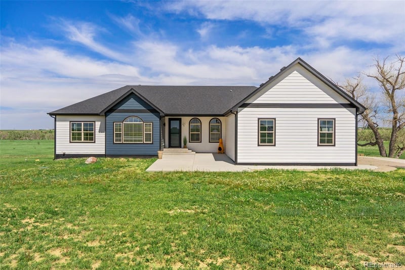 2400 Ventress Ct, Bennett, CO 80102