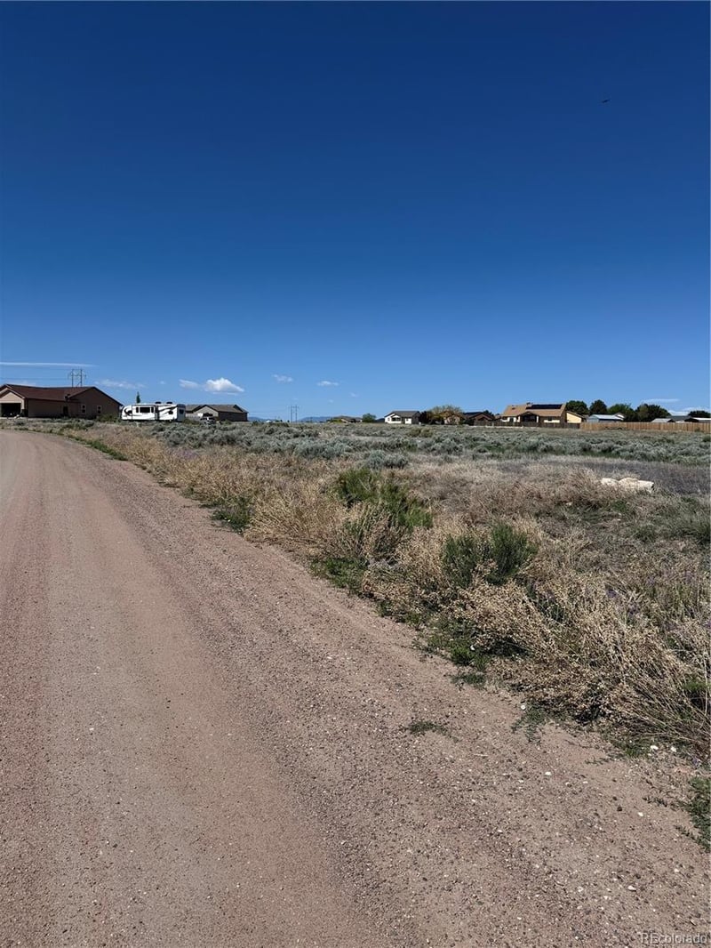 365 E Greenway Dr, Pueblo, CO 81007