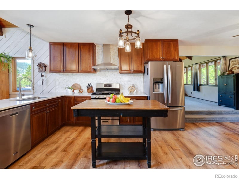 40 Hopi Ct, Lyons, CO 80540