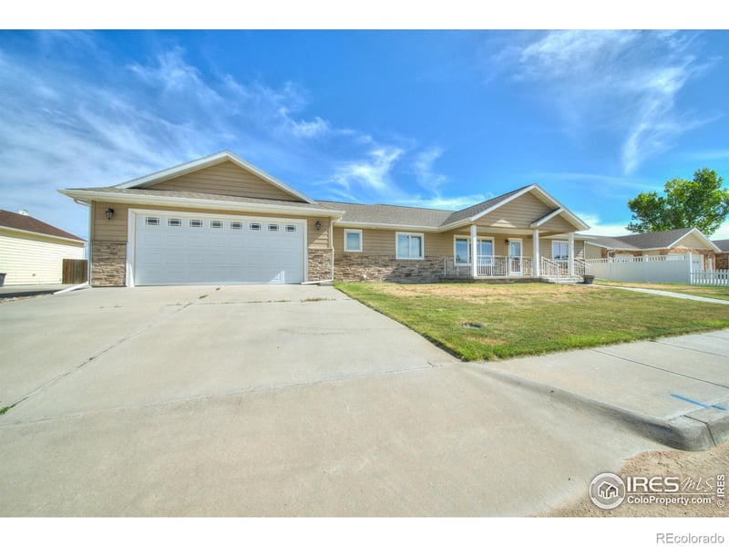 523 W 10th St, Akron, CO 80720