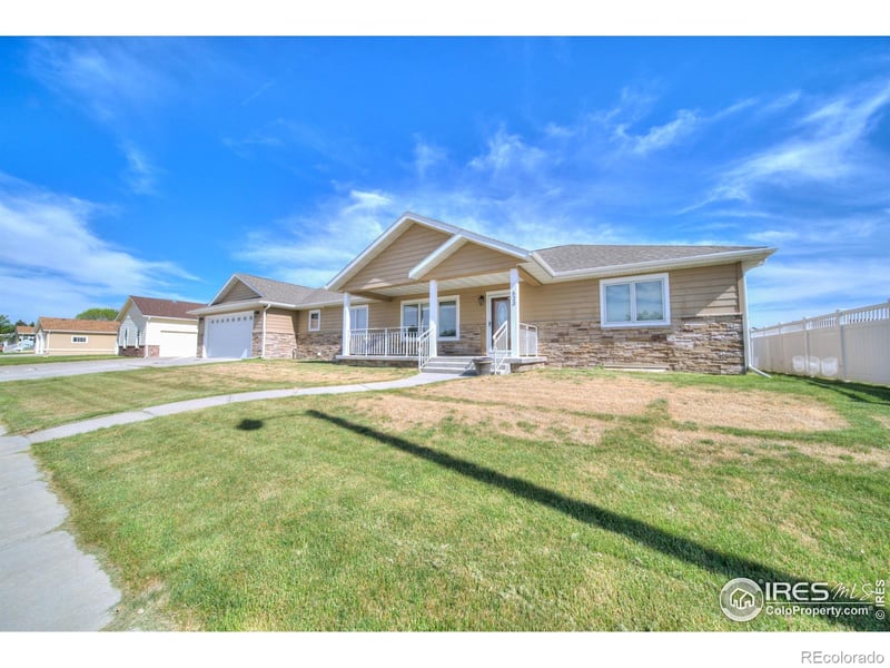 523 W 10th St, Akron, CO 80720