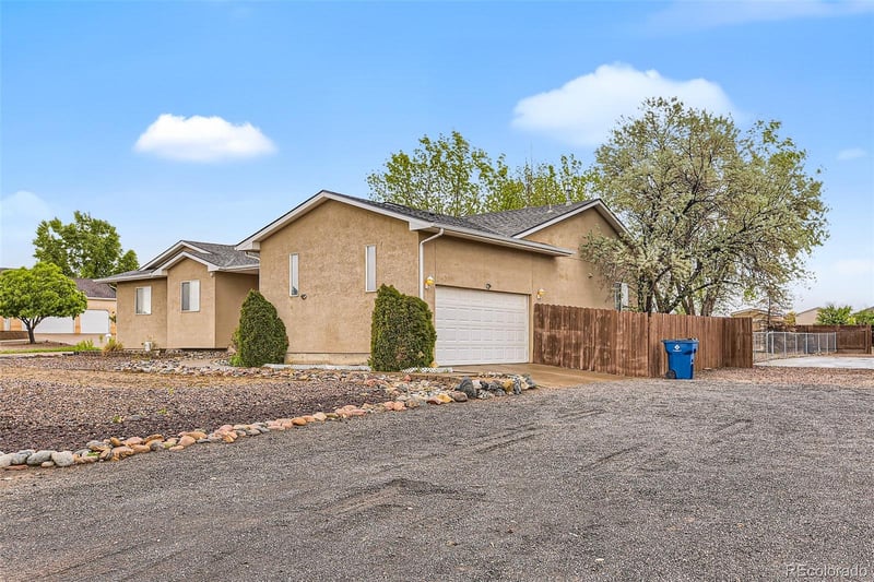1015 Stallion Dr, Pueblo West, CO 81007