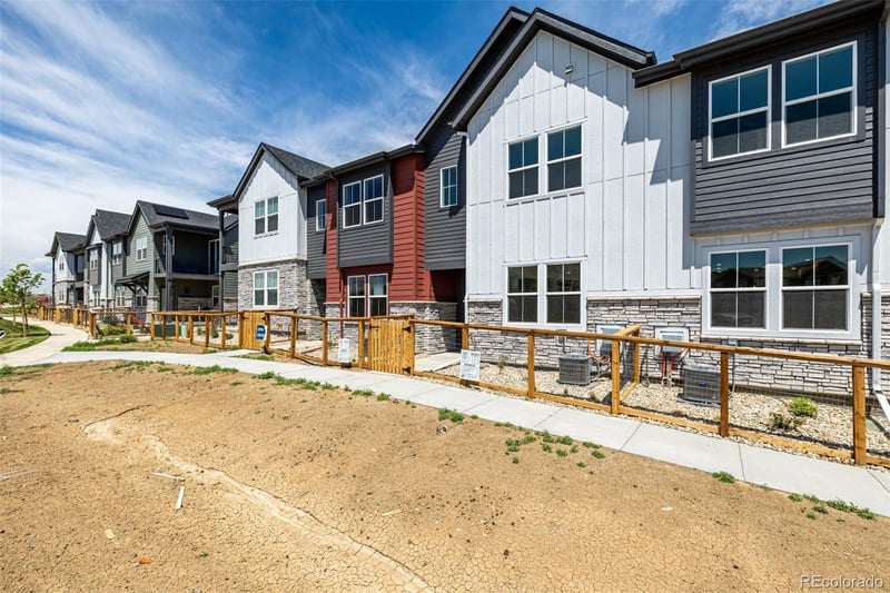2887 103rd Dr, Thornton, CO 80229