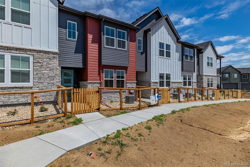 2877 103rd Dr, Thornton, CO 80229