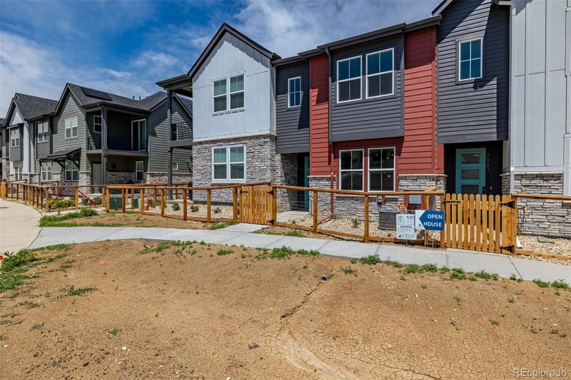2877 103rd Dr, Thornton, CO 80229