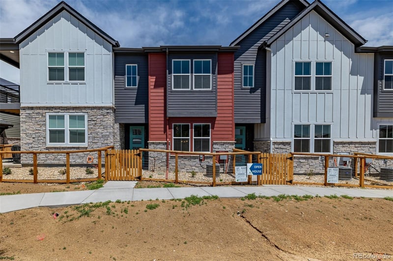 2877 103rd Dr, Thornton, CO 80229