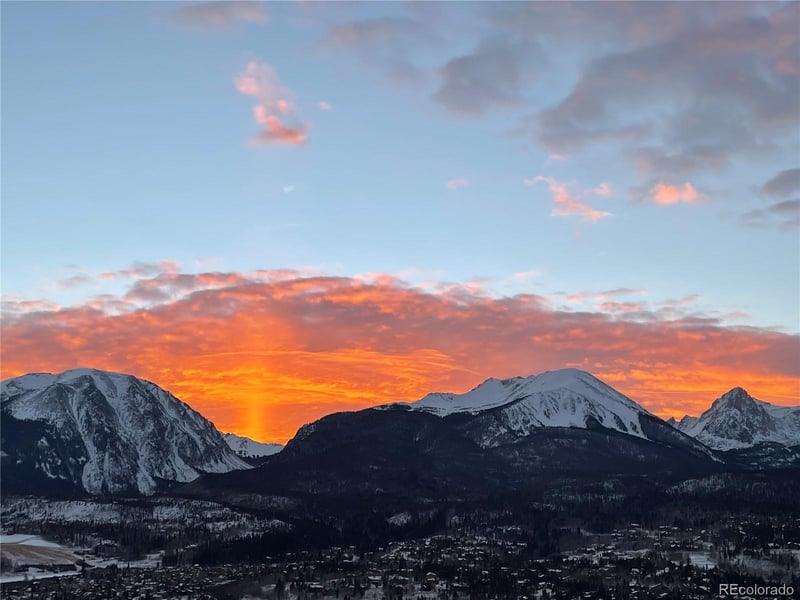 50 Spinning Leaf Trl, Silverthorne, CO 80498