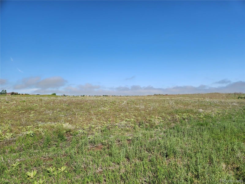 885 Antelope Dr E, Bennett, CO 80102
