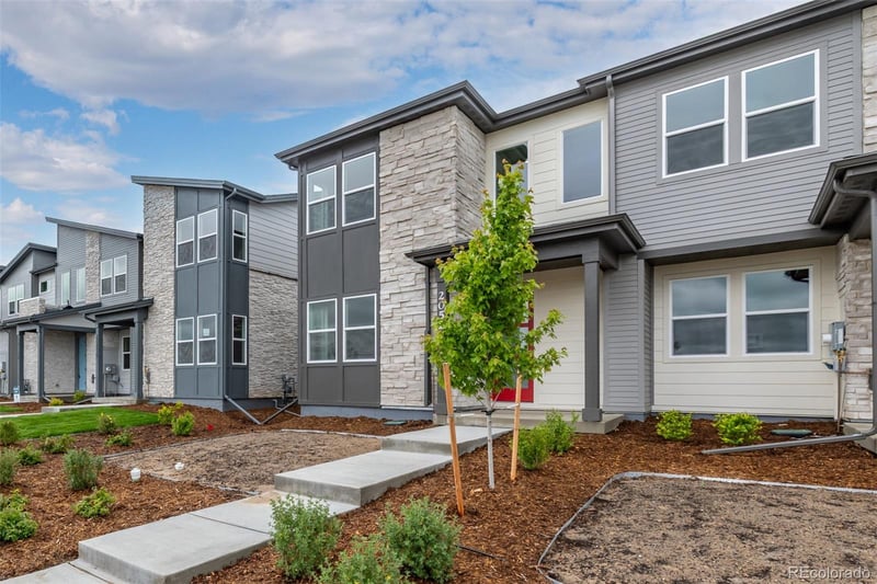 20520 58th Ave, Aurora, CO 80019