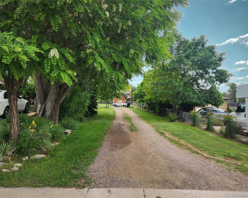 5870 Nelson Ct, Arvada, CO 80004