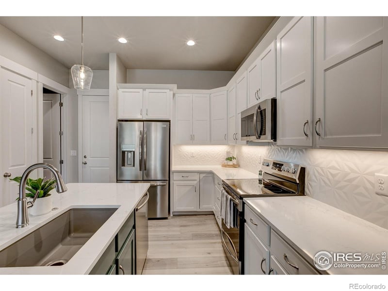 218 High Point Dr, Longmont, CO 80504