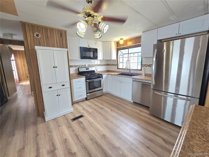 8201 S Santa Fe Dr Lot 151, Littleton, CO 80120