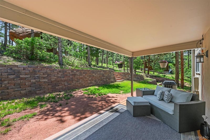 6100 Apache Dr, Larkspur, CO 80118