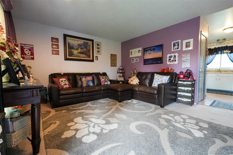 19258 Kansas Dr, Aurora, CO 80017