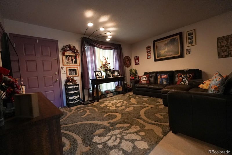 19258 Kansas Dr, Aurora, CO 80017