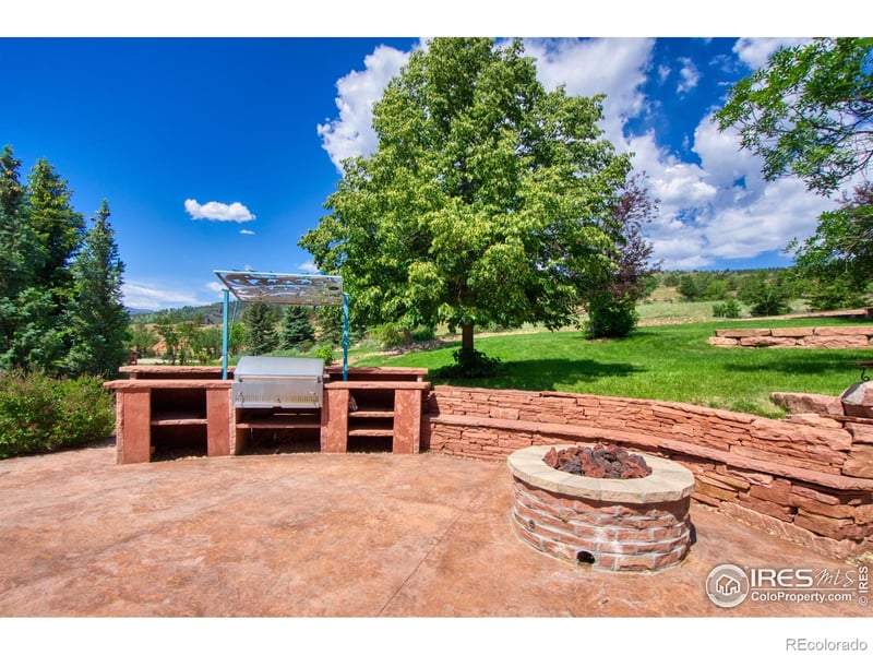 385 Vasquez Ct, Lyons, CO 80540
