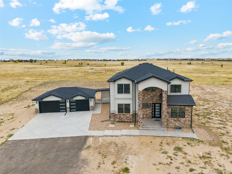 995 Pinehurst Ct, Bennett, CO 80102