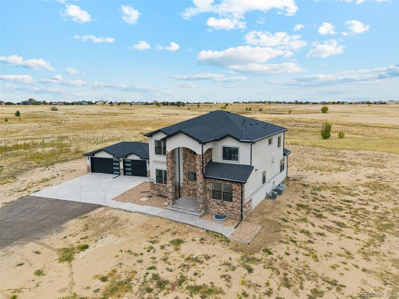 995 Pinehurst Ct, Bennett, CO 80102