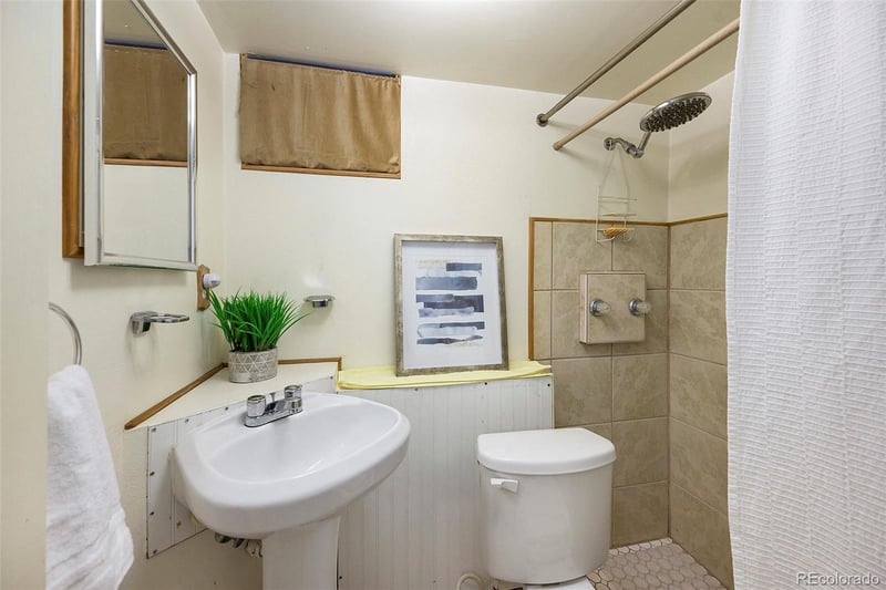 11940 Independence Ave, Lakewood, CO 80401