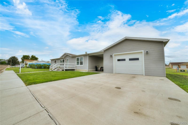 539 W 9th St, Akron, CO 80720