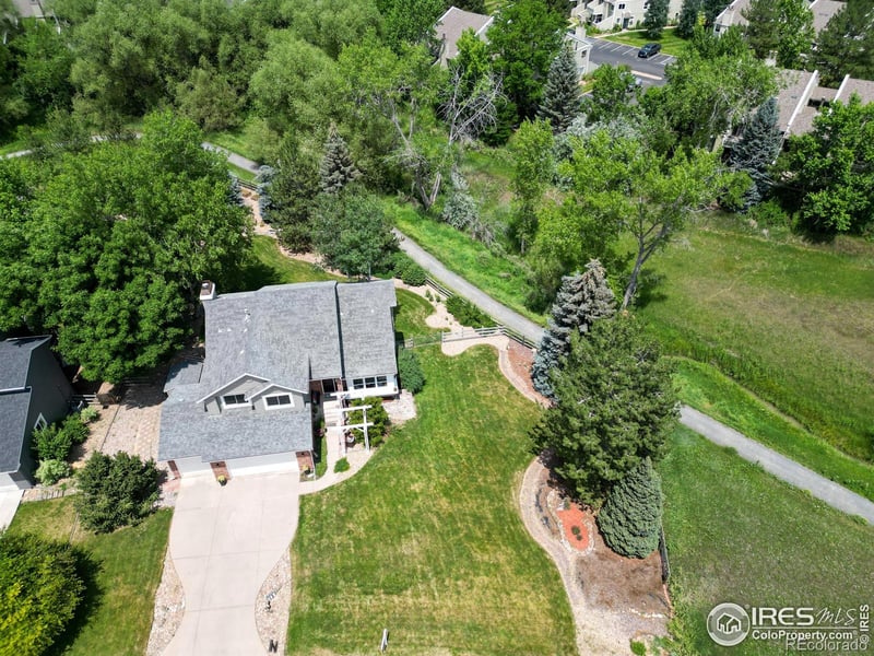 7999 Centrebridge Dr, Niwot, CO 80503
