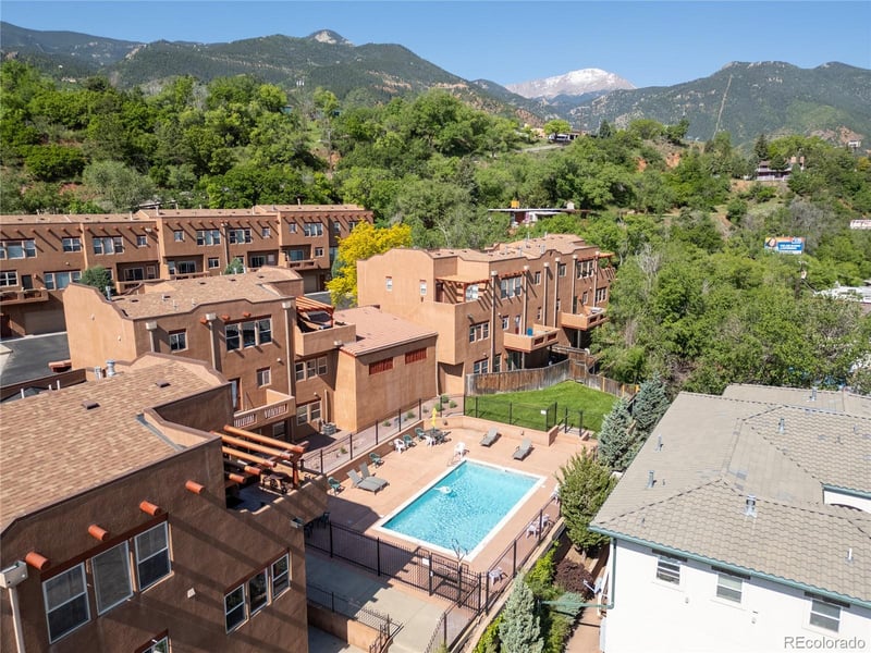 10 Taos Pl, Manitou Springs, CO 80829