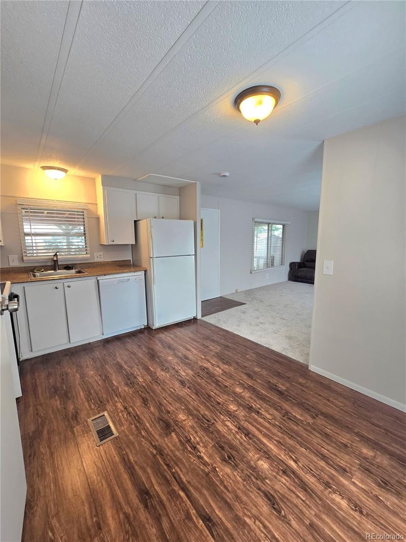 8201 S Santa Fe Dr Lot 22, Littleton, CO 80120