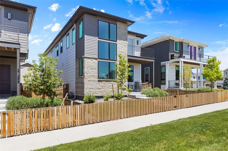 21405 59th Dr, Aurora, CO 80019