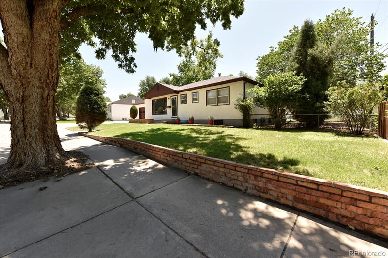 1120 Horseshoe Dr, Pueblo, CO 81001