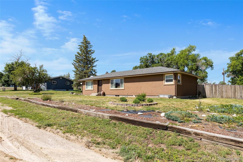 411 Dakota Ave, Simla, CO 80835