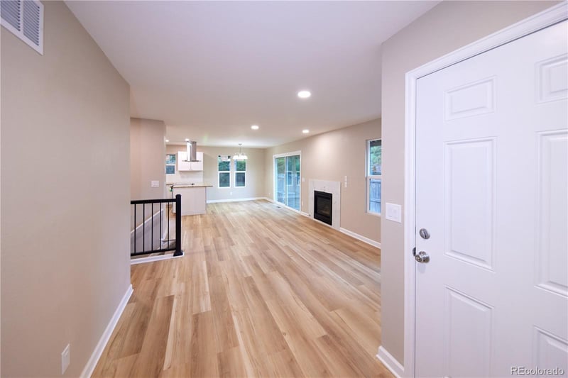 8713 E Roundtree Ave, Greenwood Village, CO 80111