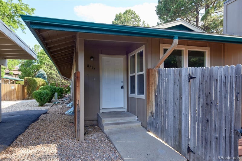 8713 E Roundtree Ave, Greenwood Village, CO 80111