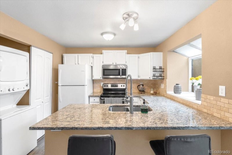 18131 Arizona Ave #B, Aurora, CO 80017