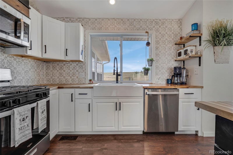 45523 Sun Country Dr, Elizabeth, CO 80107