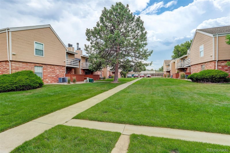 3322 Ammons St #101, Lakewood, CO 80227