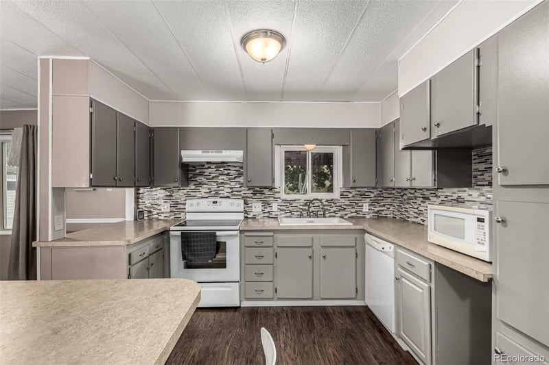 8201 S Santa Fe Dr Lot 46, Littleton, CO 80120