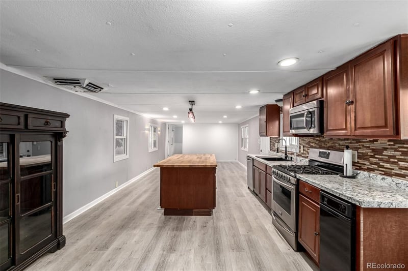 8201 S Santa Fe Dr Lot 168, Littleton, CO 80120