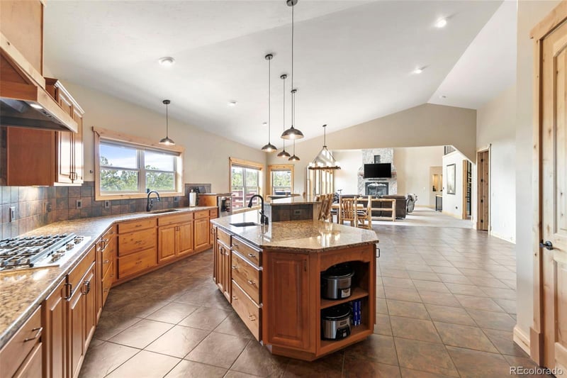 252 Running Elk Point, Divide, CO 80814
