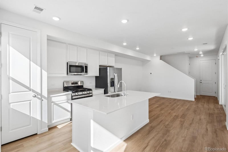 24101 30th Pl, Aurora, CO 80019