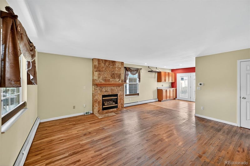 9955 10th Ave, Lakewood, CO 80215