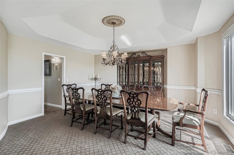 19281 E Hinsdale Ln, Centennial, CO 80016